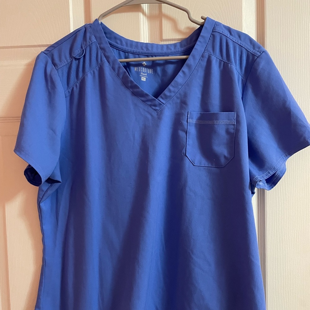 MedCouture scrub top Size XL